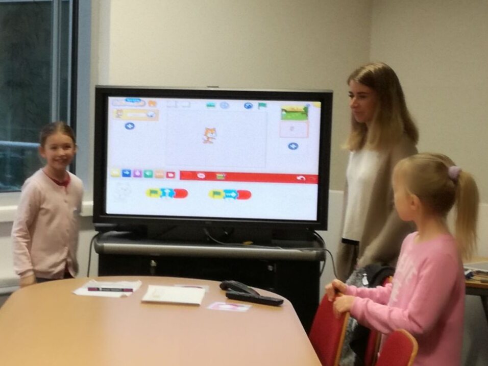 Veronika programmiert mit Kindern VERONIKA