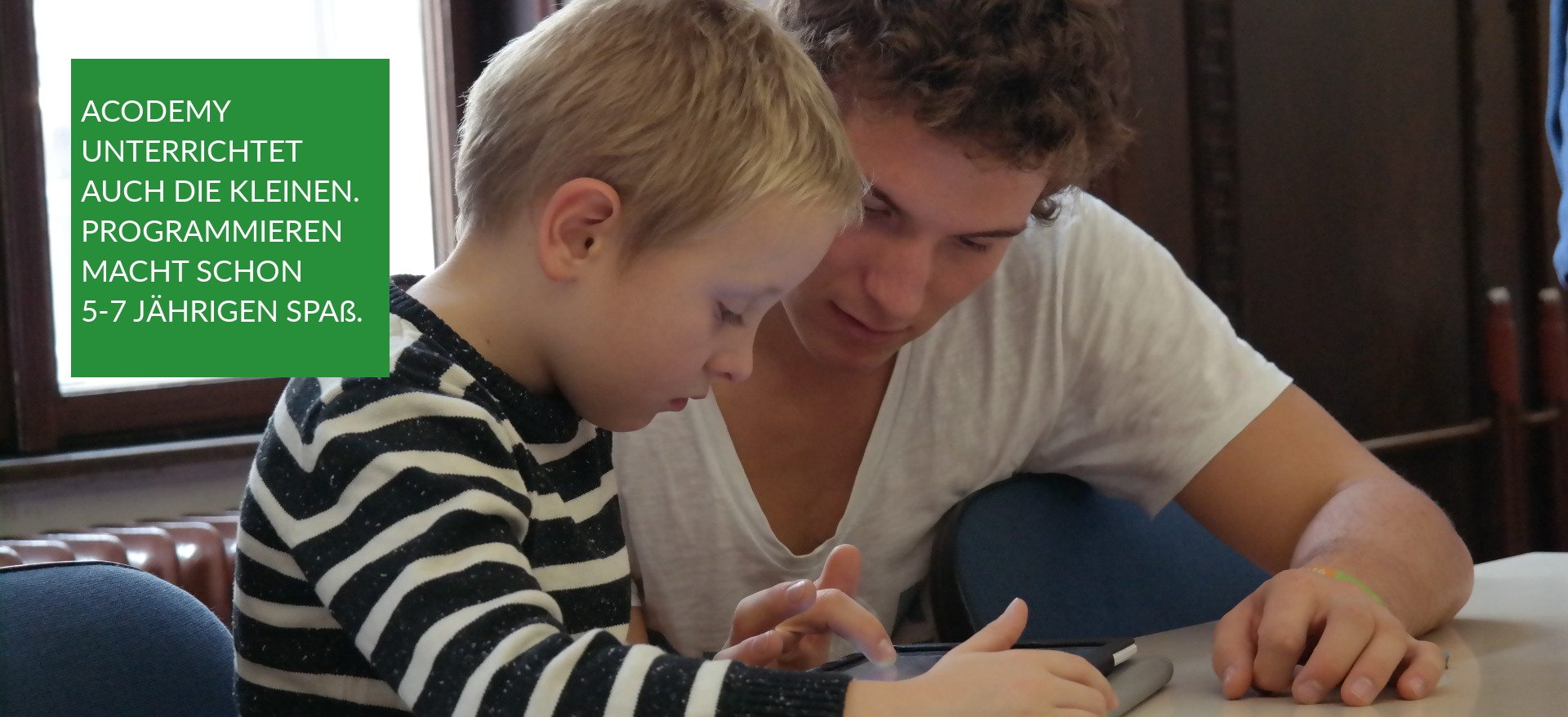 acodemy unterrichtet auch die Kleinen. Programmieren macht schon 5-7 Jährigen Spaß.